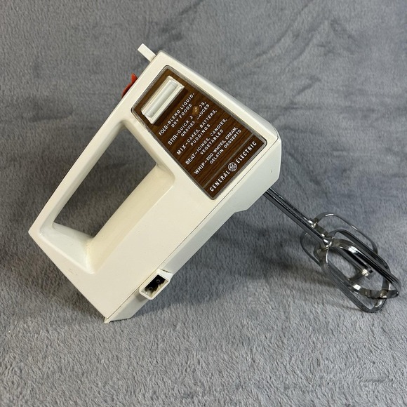 Vintage General Electric Hand Mixer D3M22 WH USA Tested Works Retro Brown Panel - Picture 2 of 7